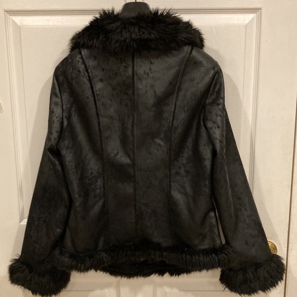 Skea, a luxury skiwear and lifestyle brand, size 10 women’s jacket. - Picture 6 of 16